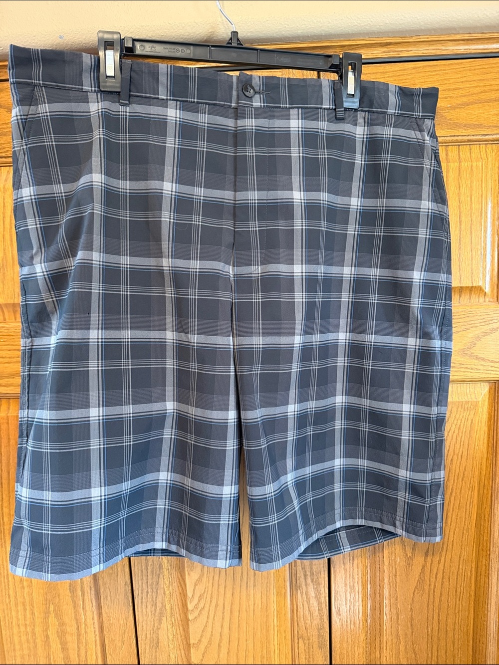 Tommy Armour Men's Gray Plaid Flat-Front Performance Shorts- Size 40 Waist